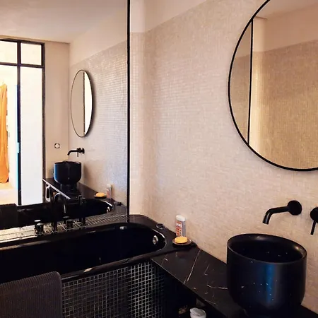 Spacious With Wifi In The Heart Of *