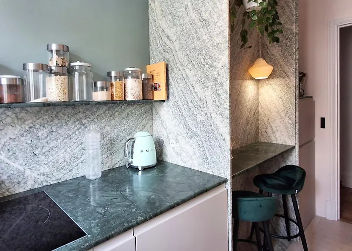 Spacious With Wifi In The Heart Of Apartment *